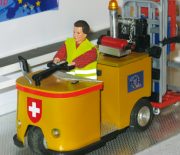 Wege-Lagerer: Kommissionierer samt Gitterrollwagen