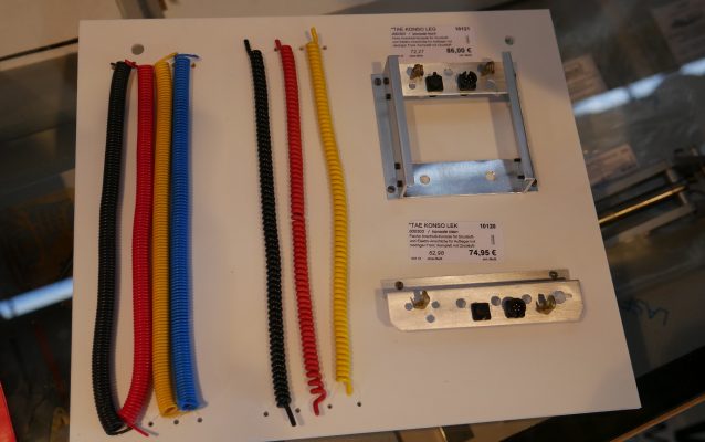 Anschluss-Konsole für Druckluft- und Elektro-Anschlüsse von Fechtner-Modellbau