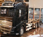Volvo FH 16 Holztransporter von Tamiya